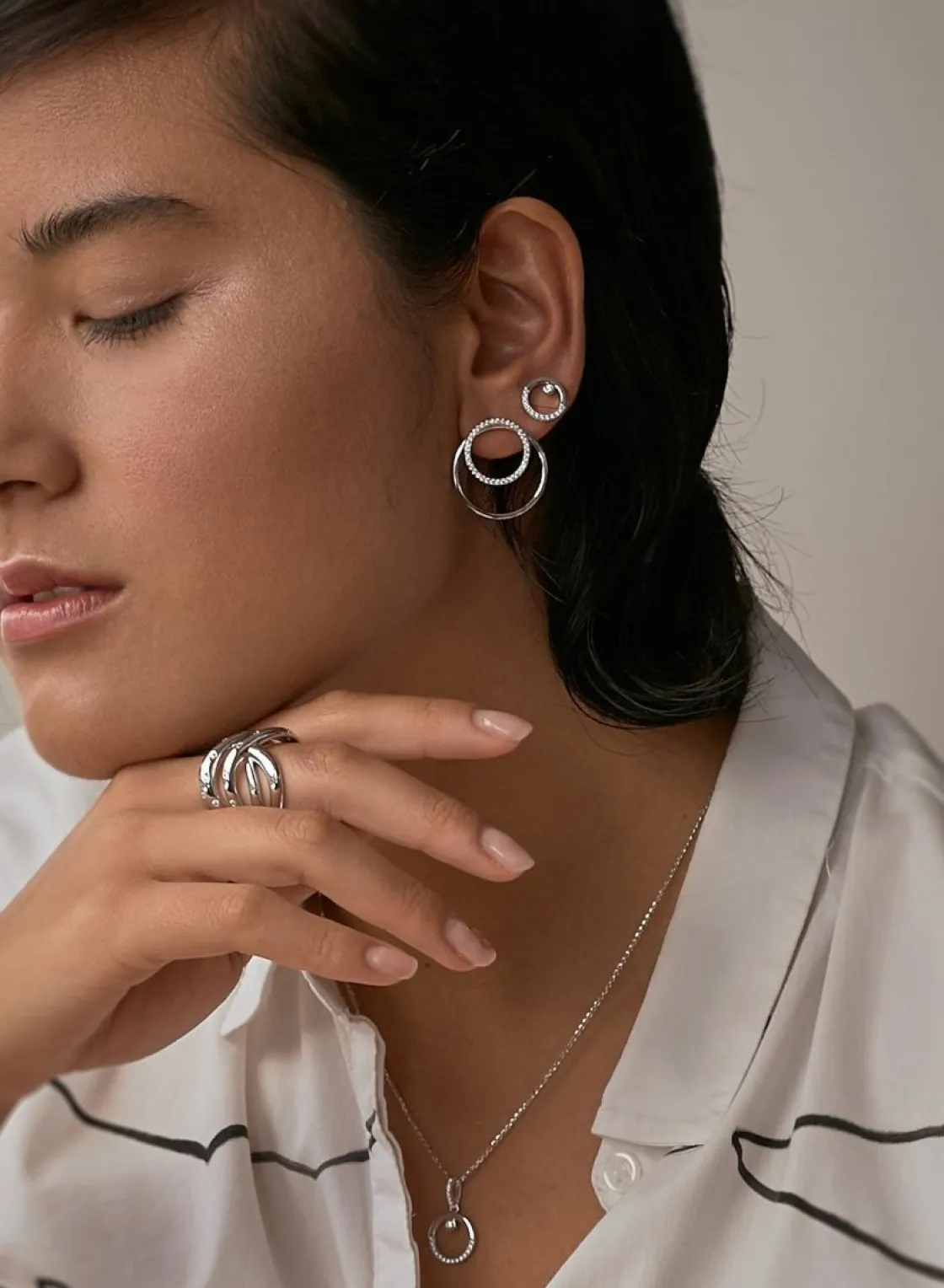 Pendientes Aro | LINEARGENT Pendientes aro con doble círculo de plata lisa y circonitas