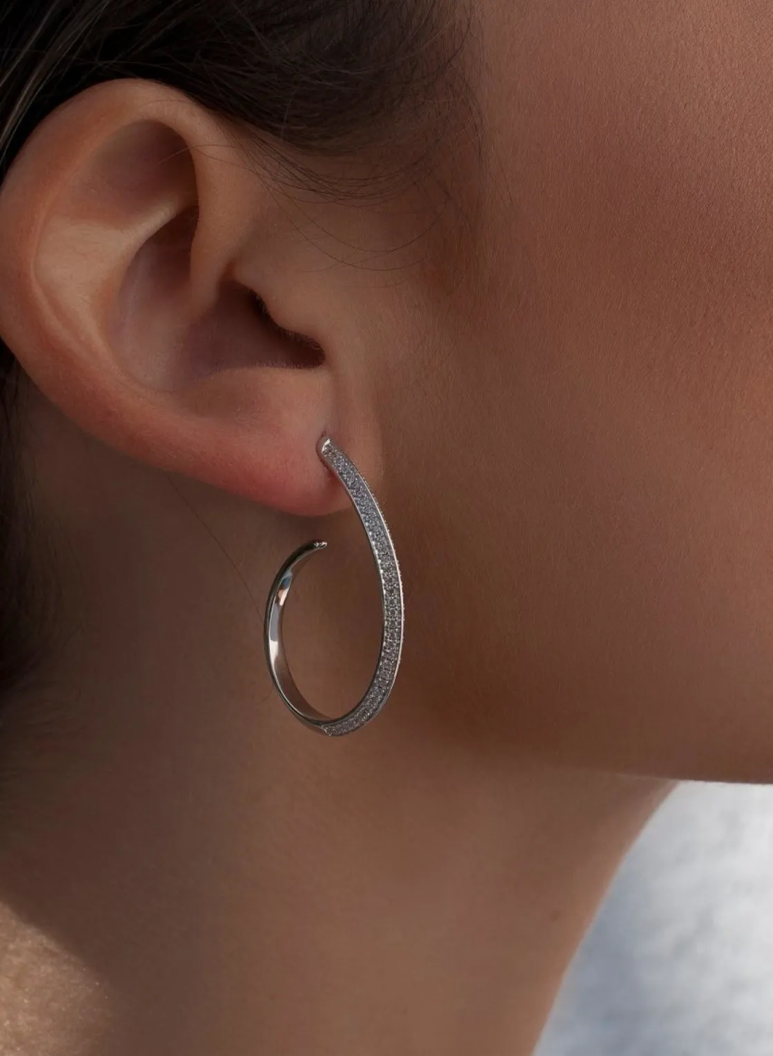 Pendientes Aro | LINEARGENT Pendientes aro con engaste de circonitas diseño semiabierto