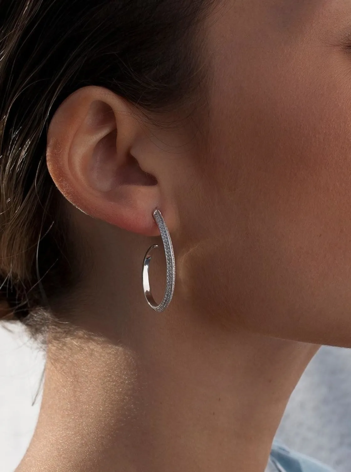 Pendientes Aro | LINEARGENT Pendientes aro con engaste de circonitas diseño semiabierto