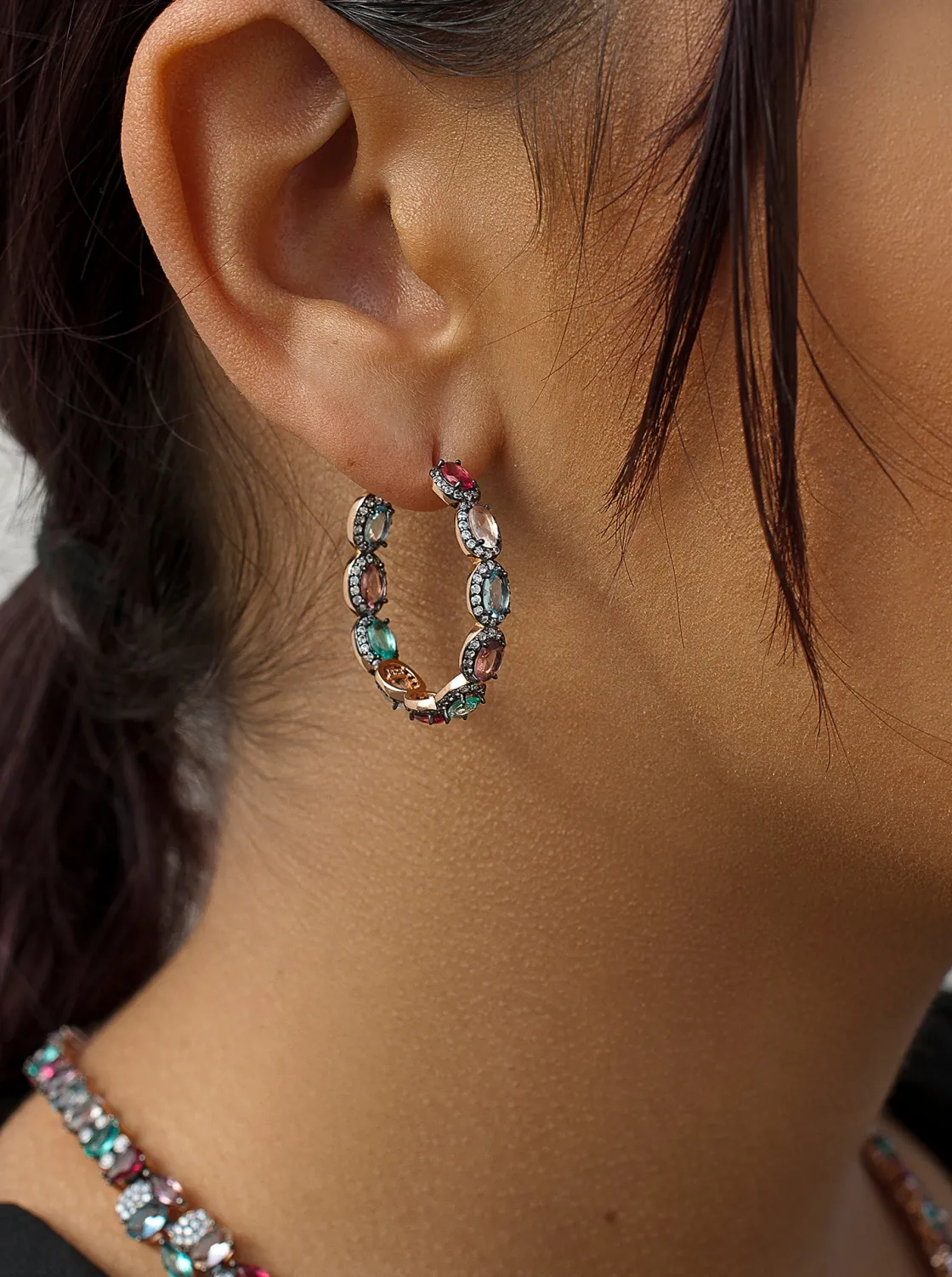 Pendientes De Piedras De Colores | Pendientes Aro | LINEARGENT Pendientes aro con piedras multicolores de talla oval