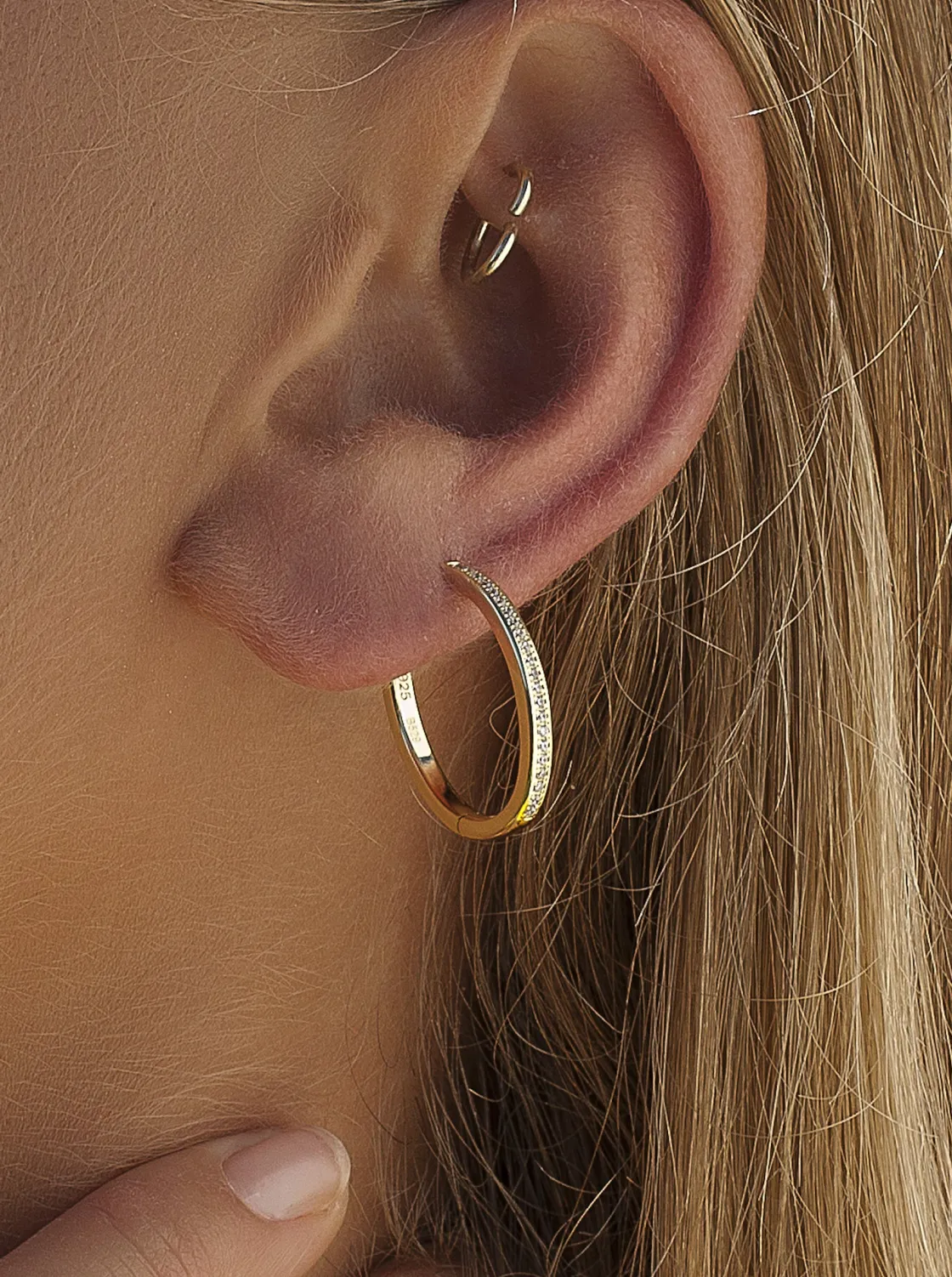 Pendientes Pequeños | Pendientes Aro | LINEARGENT Pendientes aro de plata bañada diseño con circonitas