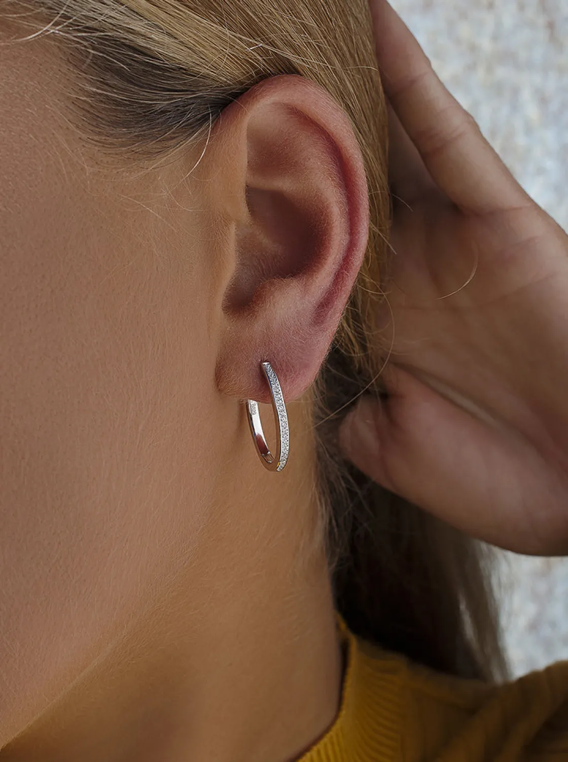 Pendientes Pequeños | Pendientes Aro | LINEARGENT Pendientes aro de plata diseño ovalado con circonitas