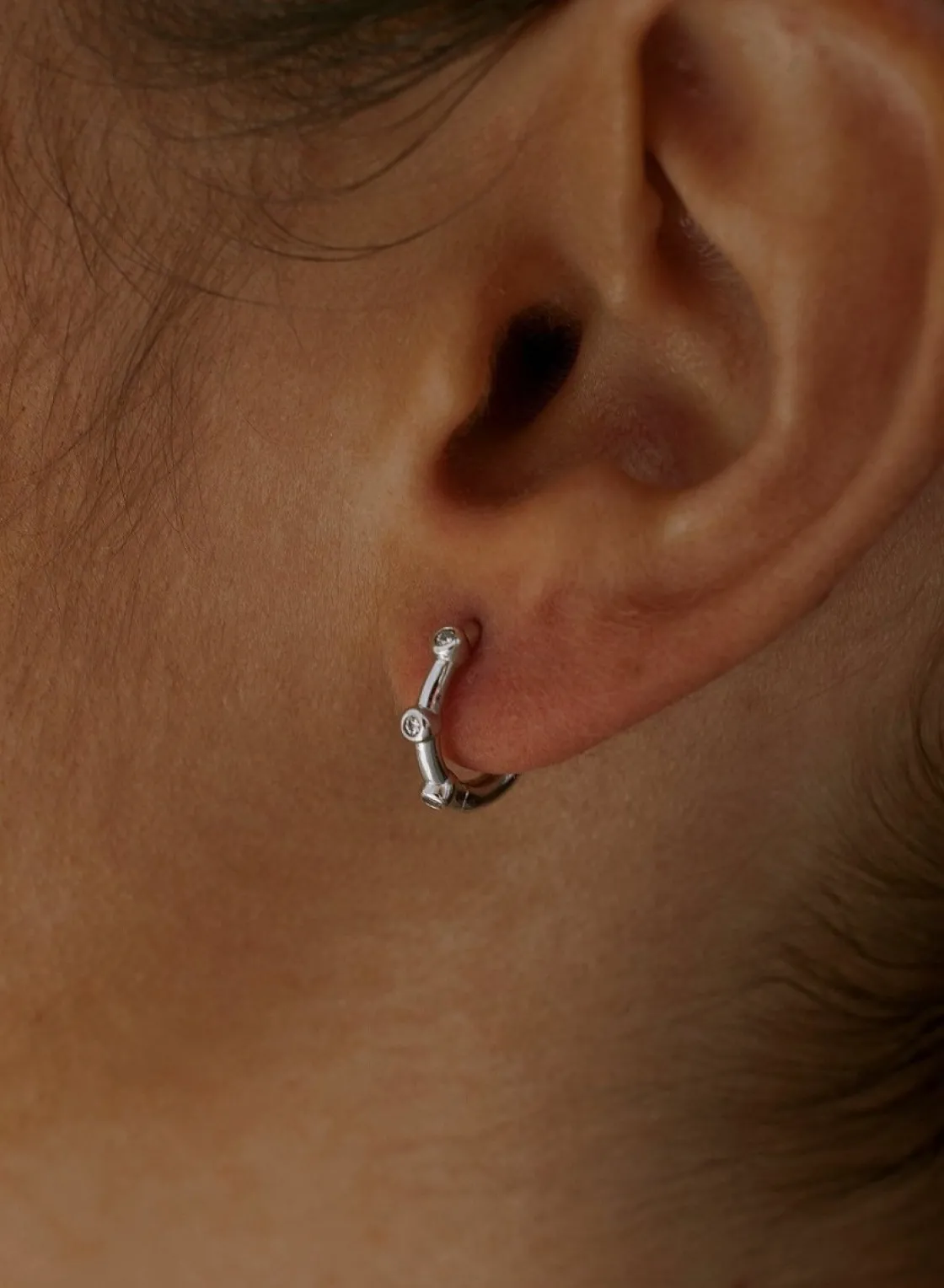 Pendientes Aro | LINEARGENT Pendientes aro de plata motivo triple circonita