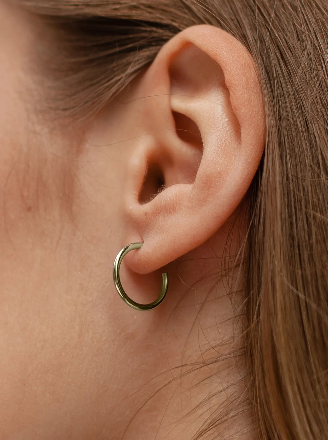 Pendientes Aro | LINEARGENT Pendientes aro de plata pequeños muy finos y elegantes modelo dorado