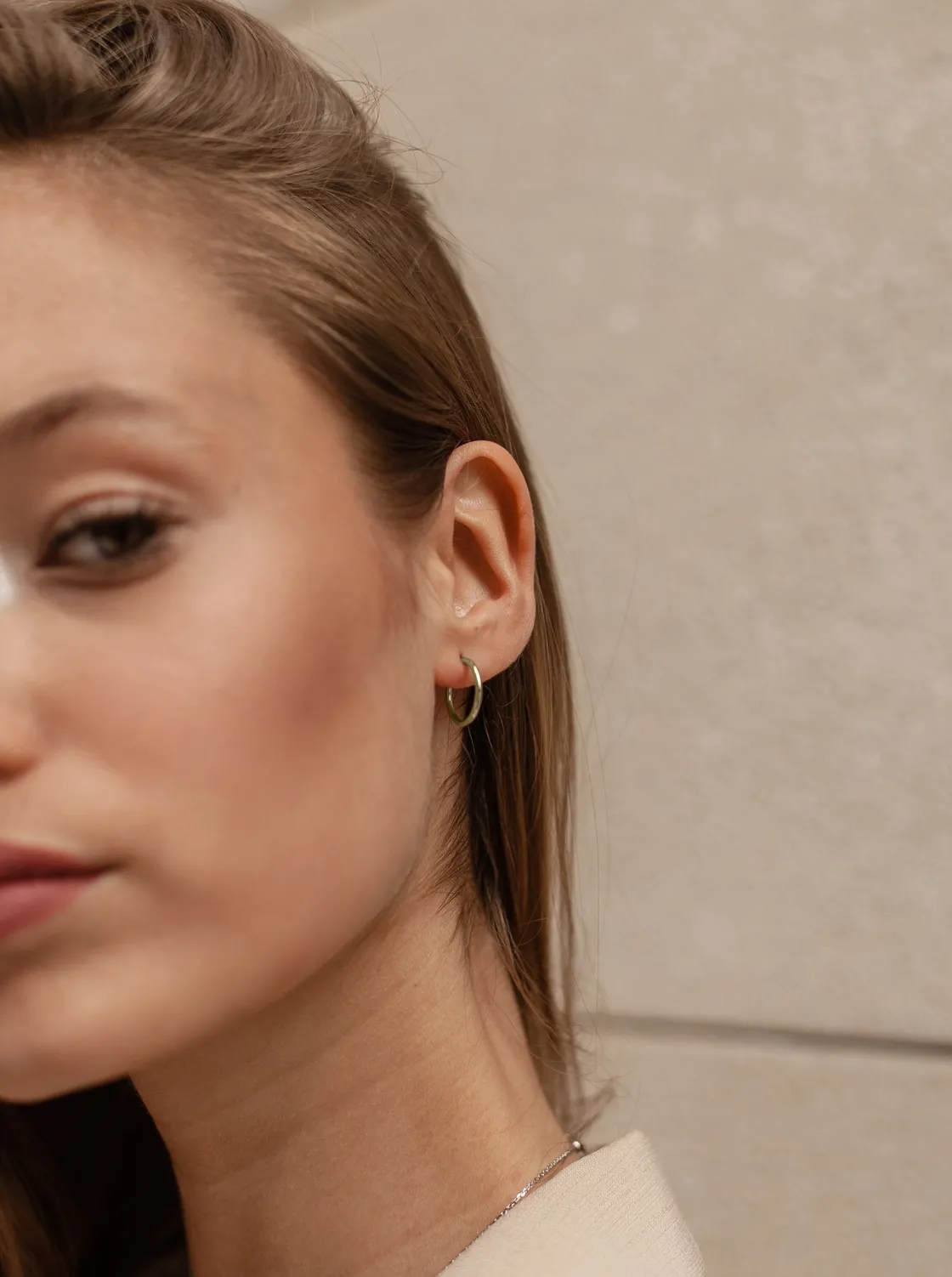 Pendientes Aro | LINEARGENT Pendientes aro de plata pequeños muy finos y elegantes modelo dorado