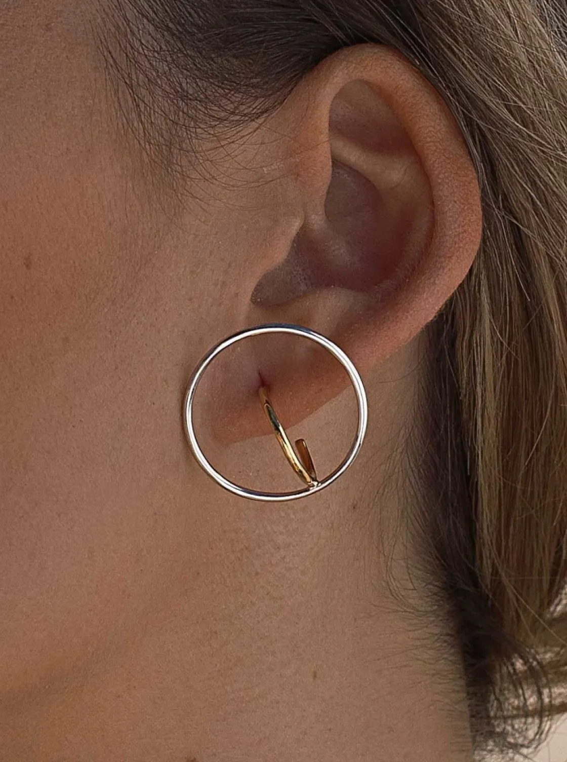 Pendientes Originales | Pendientes Bicolor | LINEARGENT Pendientes aro diseño bicolor cruzado