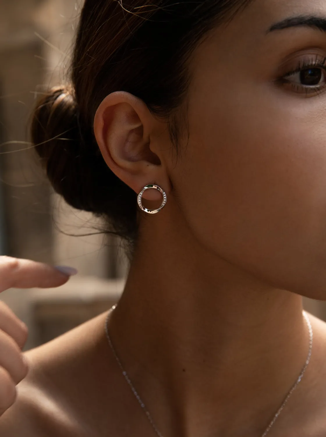 Pendientes Aro | LINEARGENT Pendientes aro diseño envolvente con circonitas