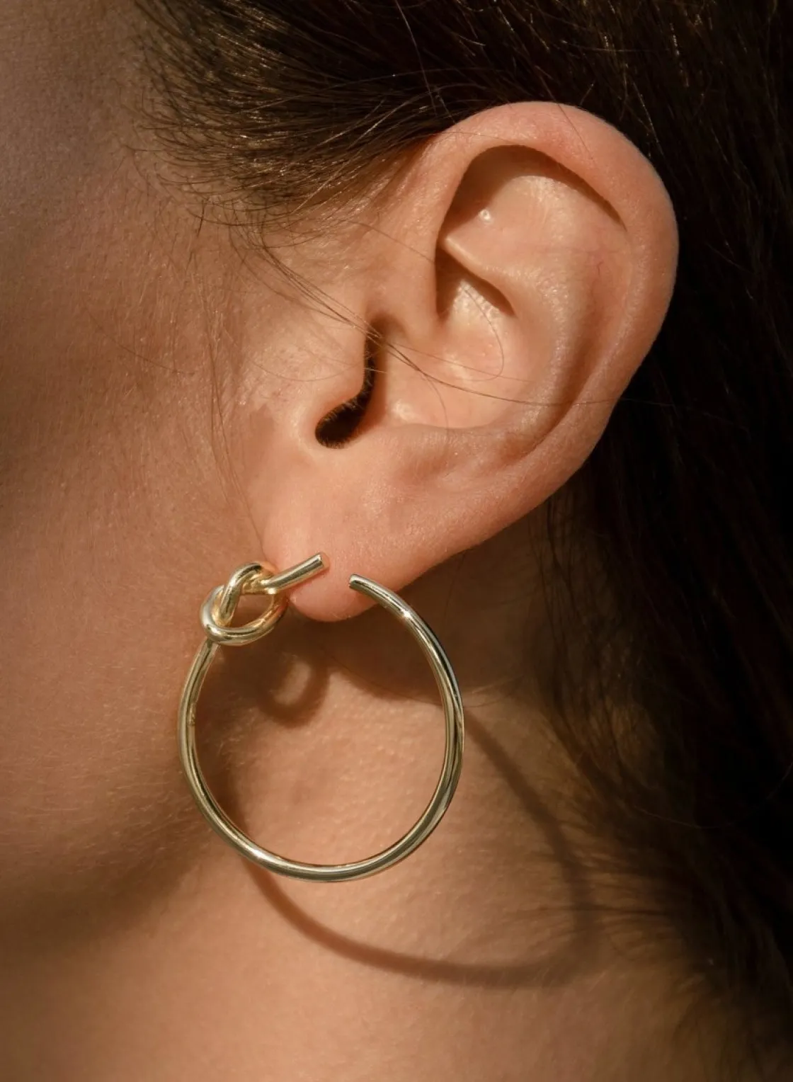 Pendientes Aro | LINEARGENT Pendientes aro originales bañados en oro diseño nudo en la parte superior