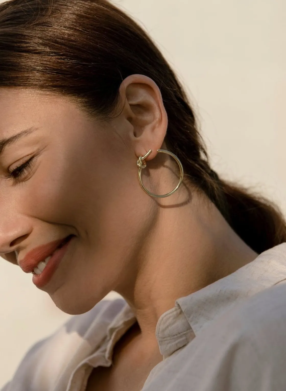 Pendientes Aro | LINEARGENT Pendientes aro originales bañados en oro diseño nudo en la parte superior