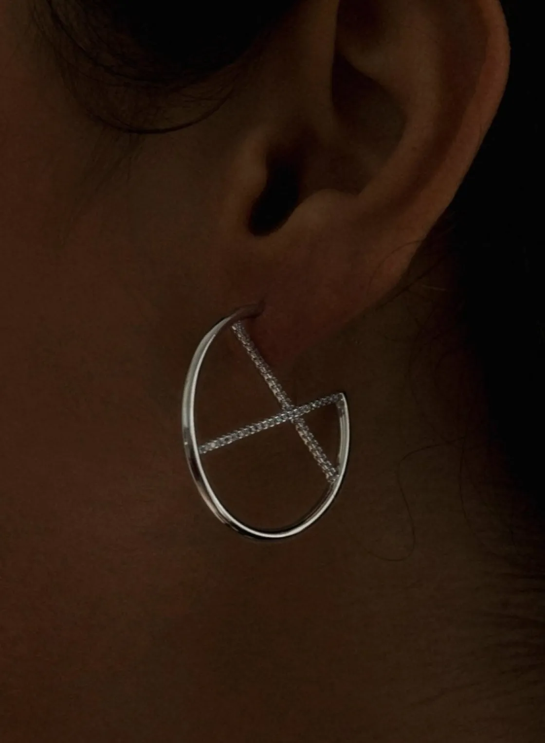 Pendientes Aro | LINEARGENT Pendientes aro originales diseño carriles de circonita cruzados