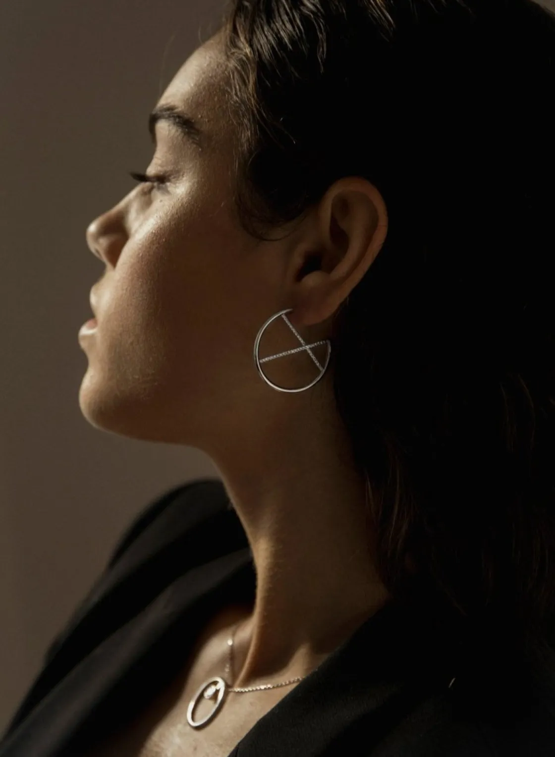 Pendientes Aro | LINEARGENT Pendientes aro originales diseño carriles de circonita cruzados