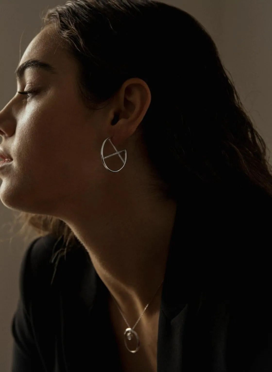 Pendientes Aro | LINEARGENT Pendientes aro originales diseño carriles de circonita cruzados