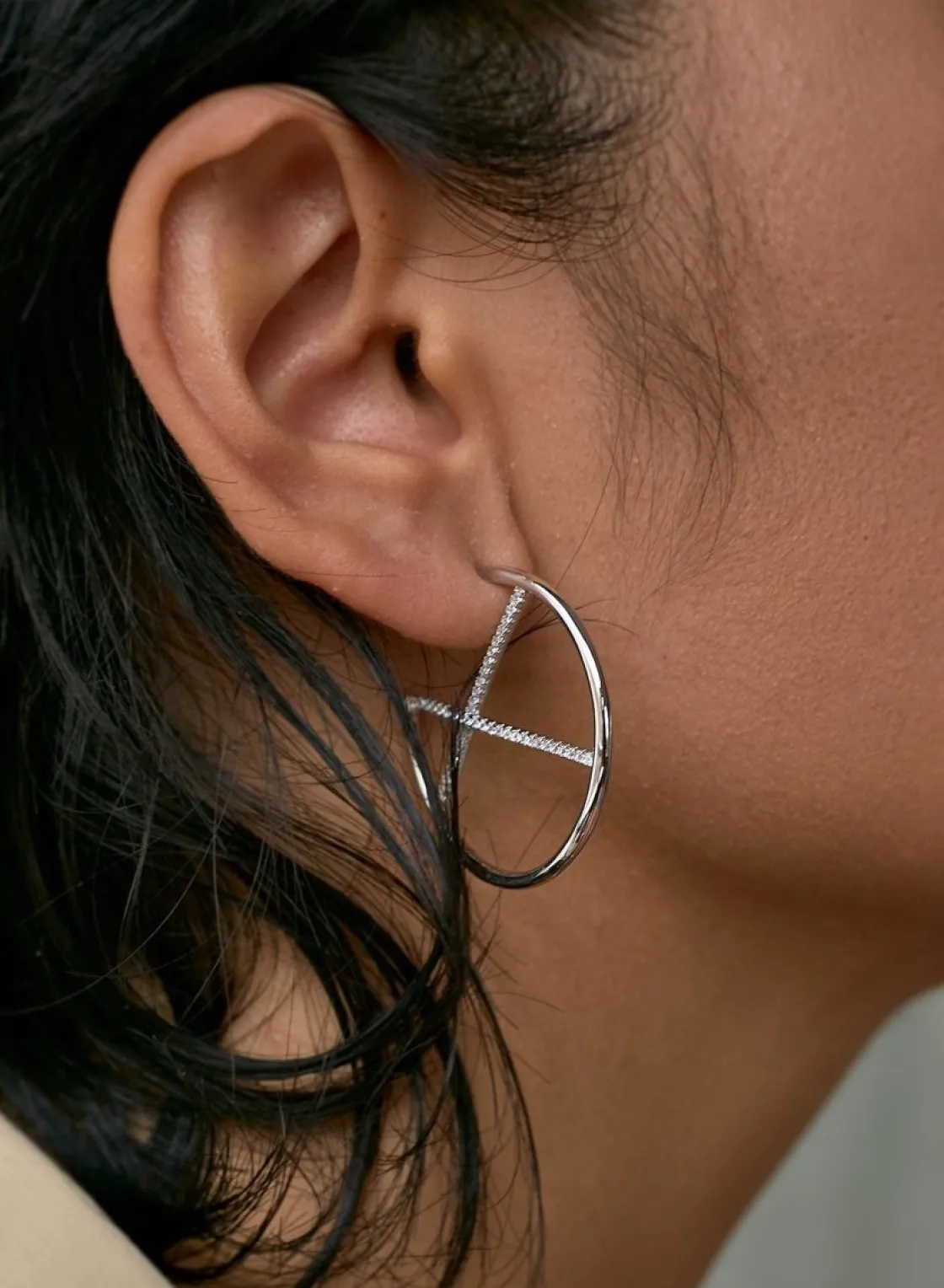 Pendientes Aro | LINEARGENT Pendientes aro originales diseño carriles de circonita cruzados
