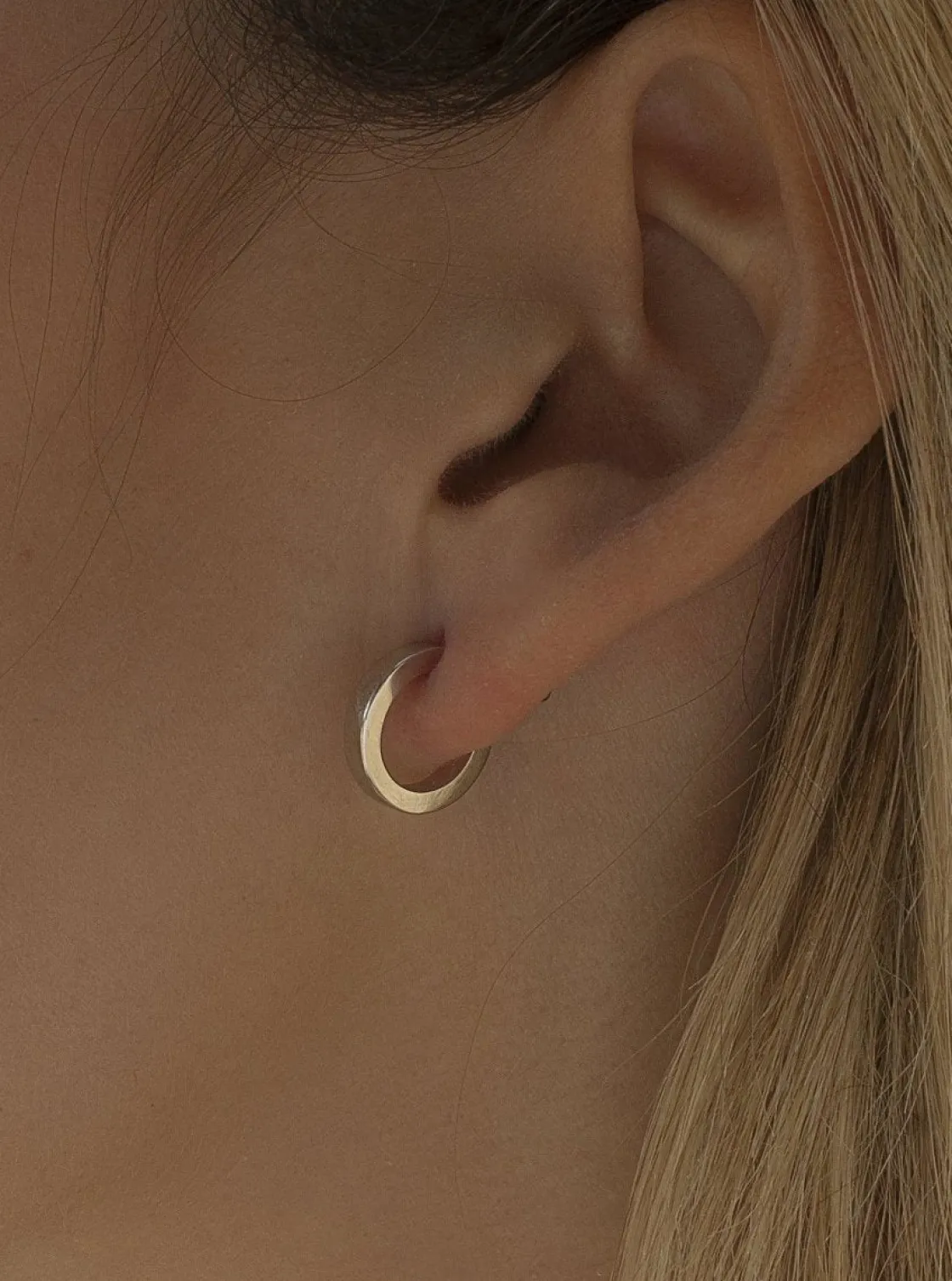 Pendientes Aro | LINEARGENT Pendientes aro pequeños de plata diseño cuadrado