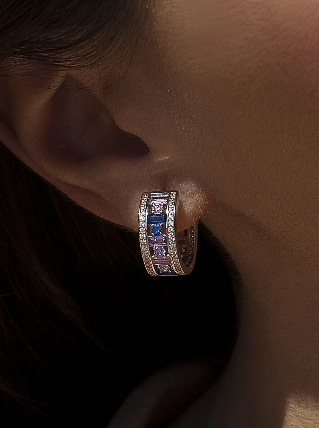 Pendientes De Piedras De Colores | Pendientes Aro | LINEARGENT Pendientes aro pequeños diseño carril de gemas multicolor