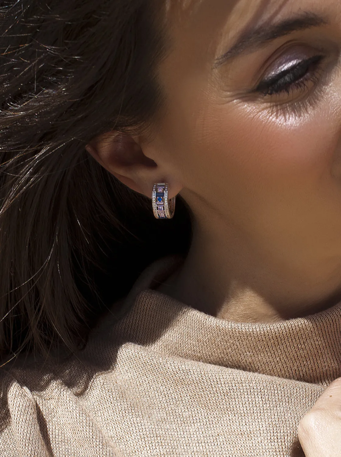 Pendientes De Piedras De Colores | Pendientes Aro | LINEARGENT Pendientes aro pequeños diseño carril de gemas multicolor