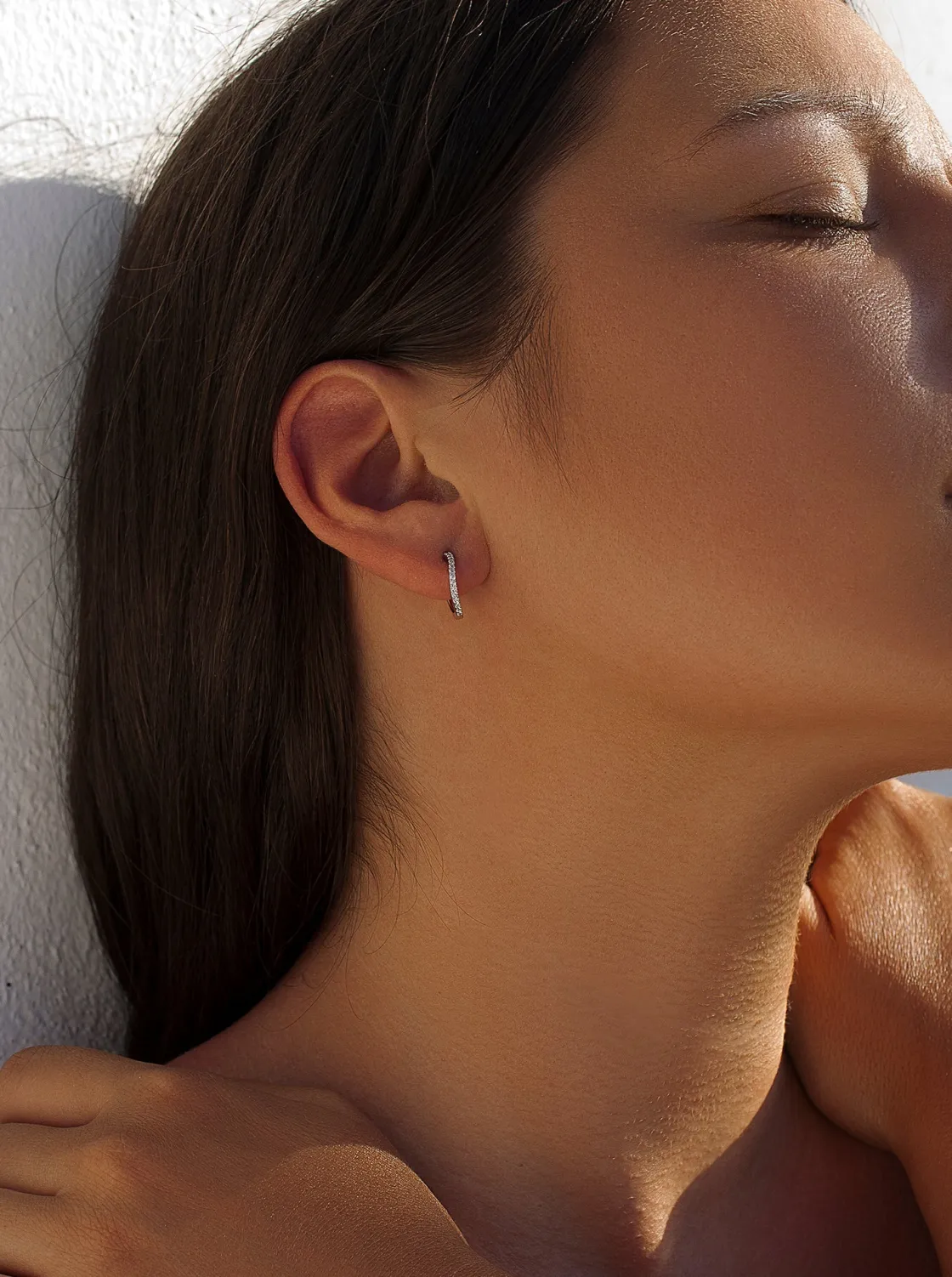 Pendientes Aro | LINEARGENT Pendientes aro pequeños diseño curvilíneo con circonitas