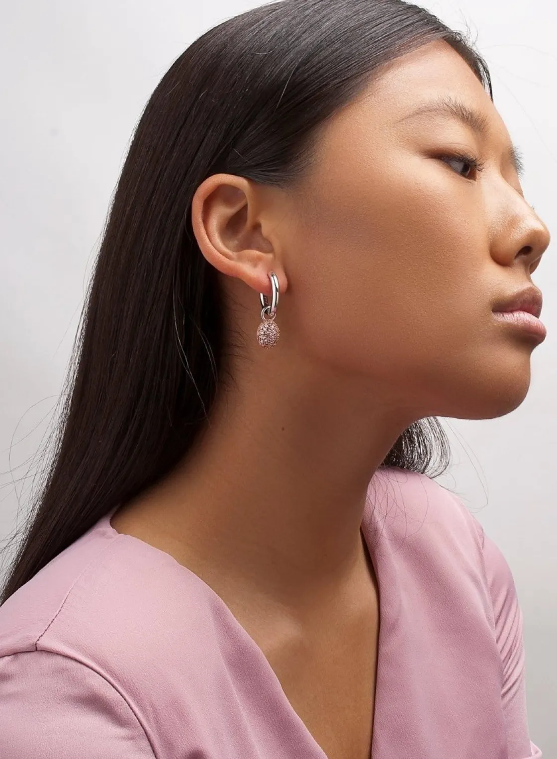 Pendientes Aro | LINEARGENT Pendientes aros con colgantes diseño charm de circonitas rosas