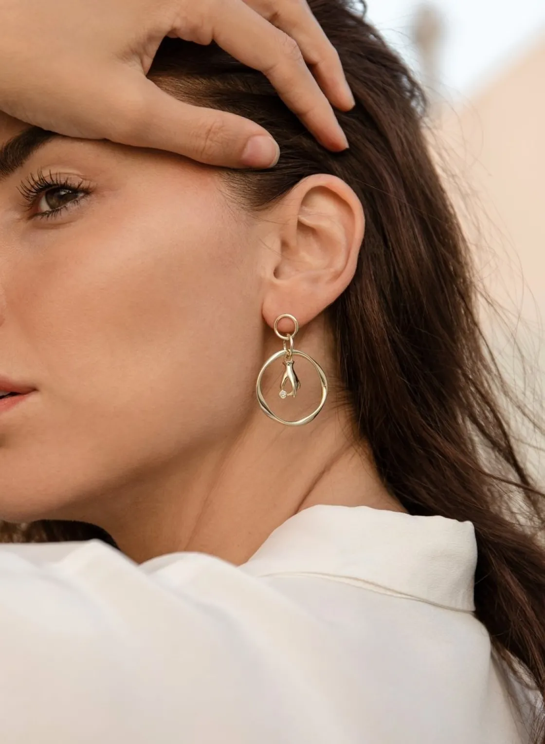 Pendientes Con Colgantes | Pendientes Aro | LINEARGENT Pendientes aros con colgantes diseño charm de mano y circonita