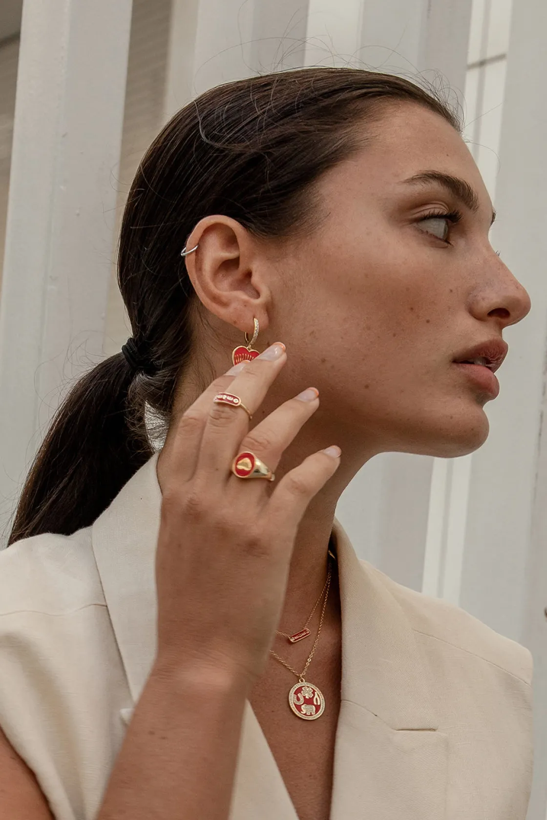 Pendientes Con Colgantes | LINEARGENT Pendientes aros con colgantes diseño corazón en esmalte rojo