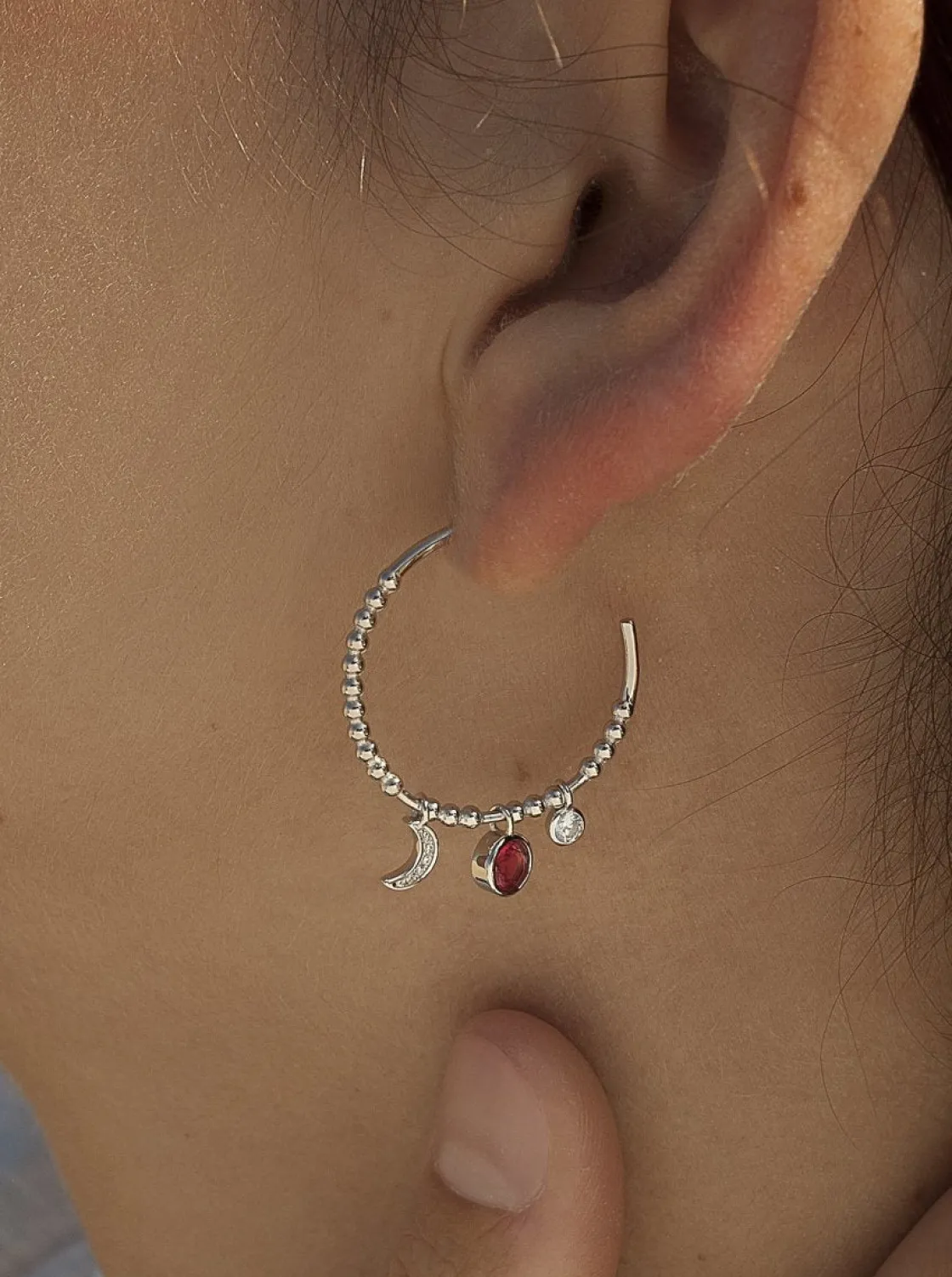 Pendientes De Piedras De Colores | Pendientes Aro | LINEARGENT Pendientes aros con colgantes motivo de luna y círculo