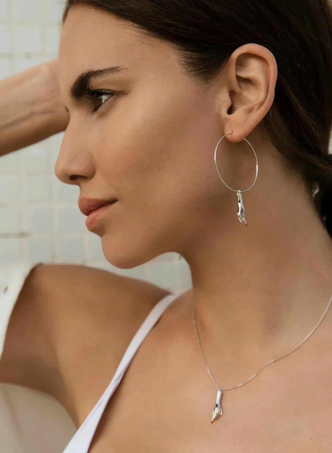Pendientes Originales | Pendientes Con Colgantes | LINEARGENT Pendientes aros con colgantes motivo mano y pintalabios