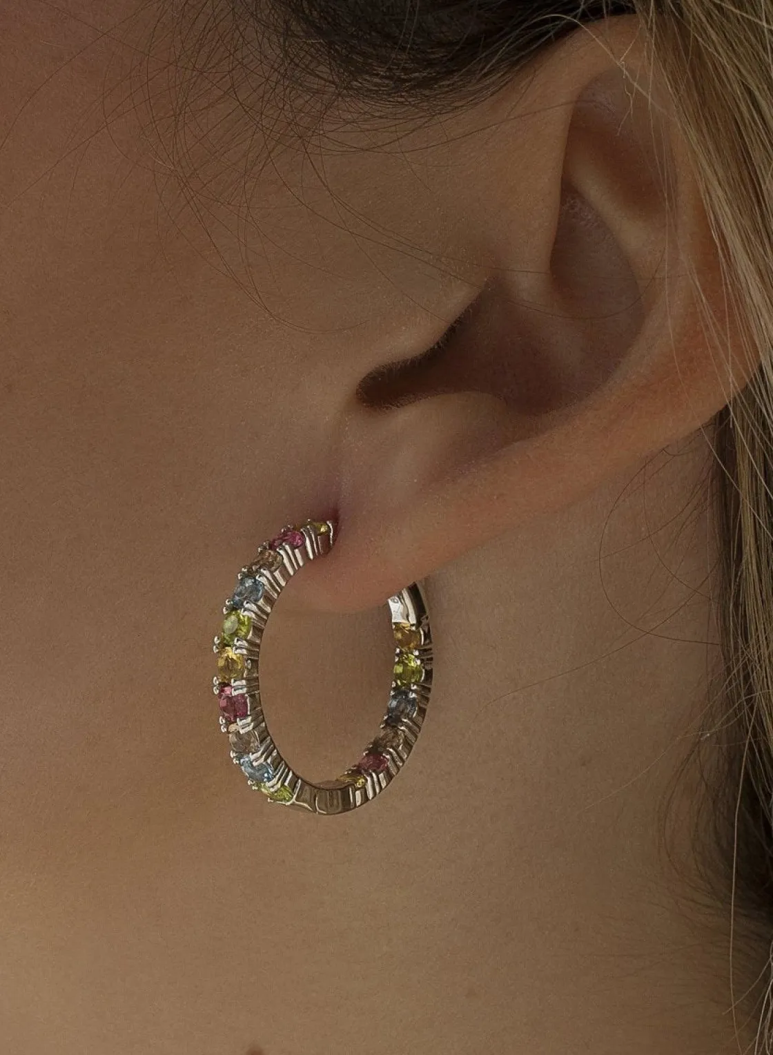 Pendientes Aro | LINEARGENT Pendientes aros con piedras multicolores dispuestas linealmente