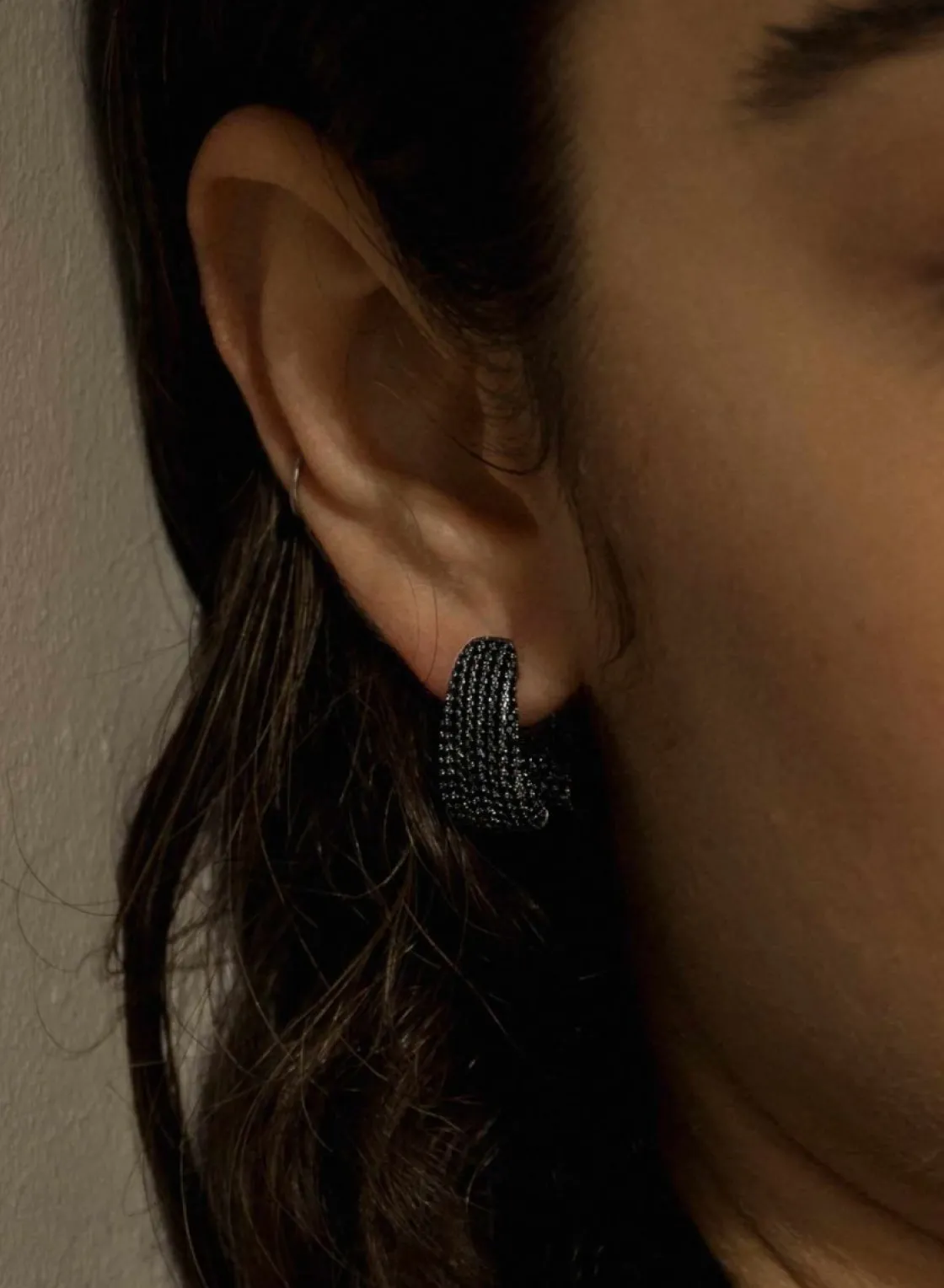 Pendientes Aro | LINEARGENT Pendientes aros diseño grueso con engaste total de circonitas negras