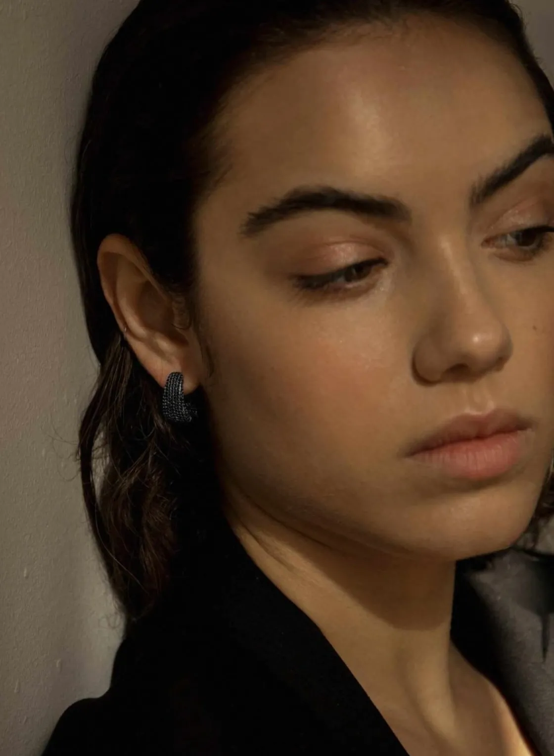 Pendientes Aro | LINEARGENT Pendientes aros diseño grueso con engaste total de circonitas negras