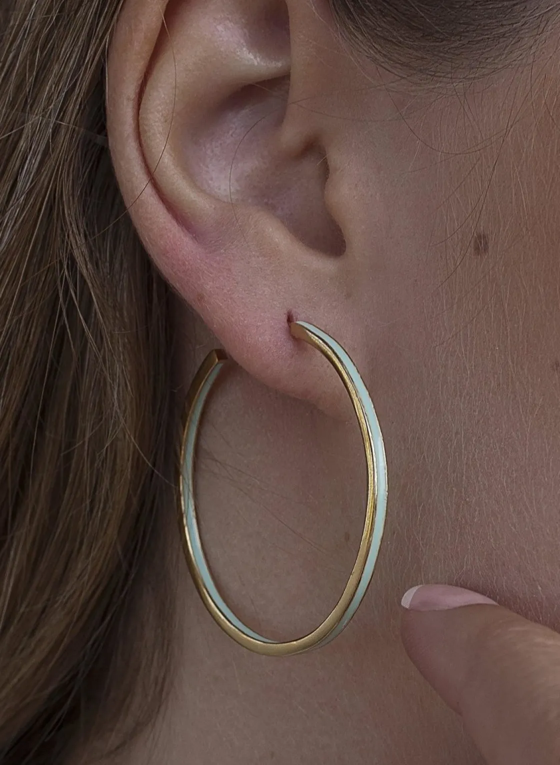 Pendientes Aro | LINEARGENT Pendientes aros grandes diseño esmalte tono menta bañados en oro