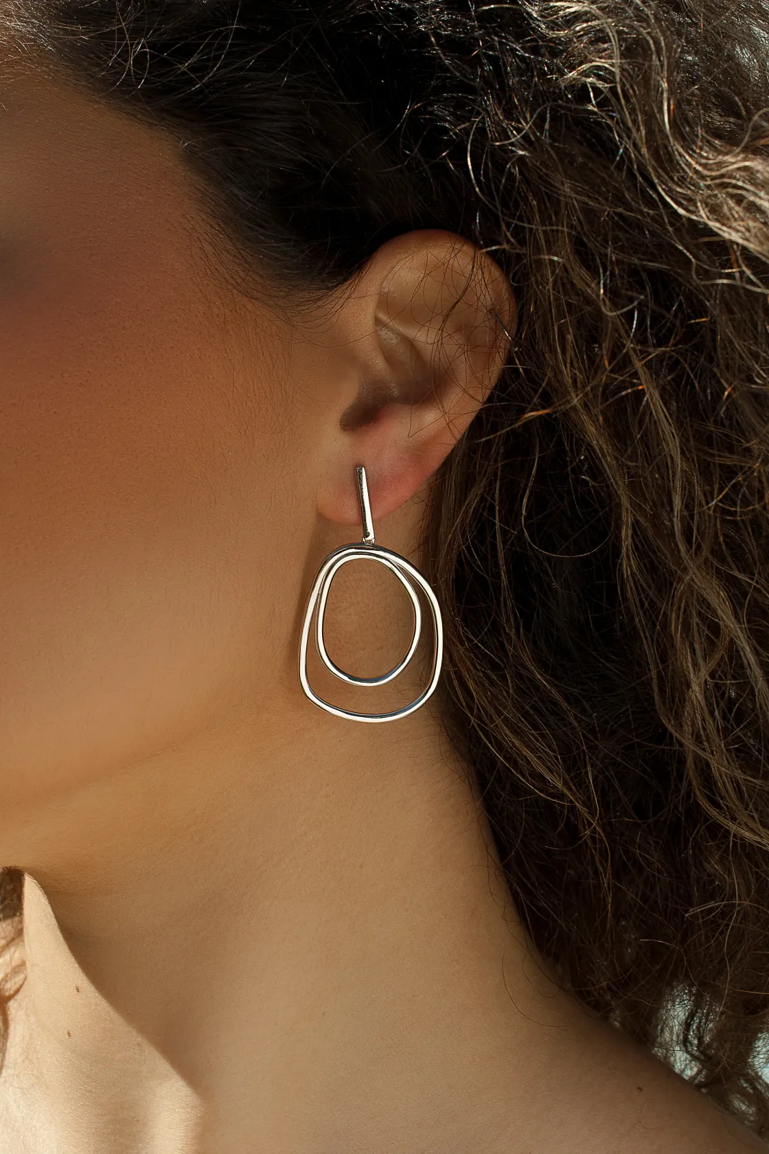 Pendientes Largos | LINEARGENT Pendientes aros grandes diseño irregular en plata lisa