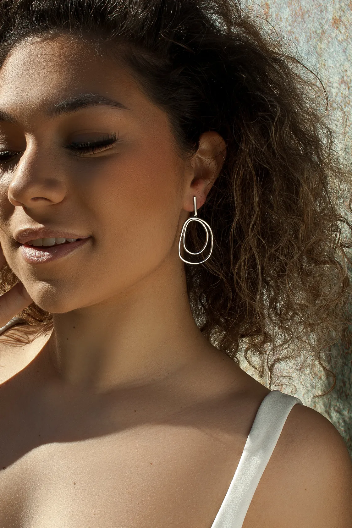 Pendientes Largos | LINEARGENT Pendientes aros grandes diseño irregular en plata lisa