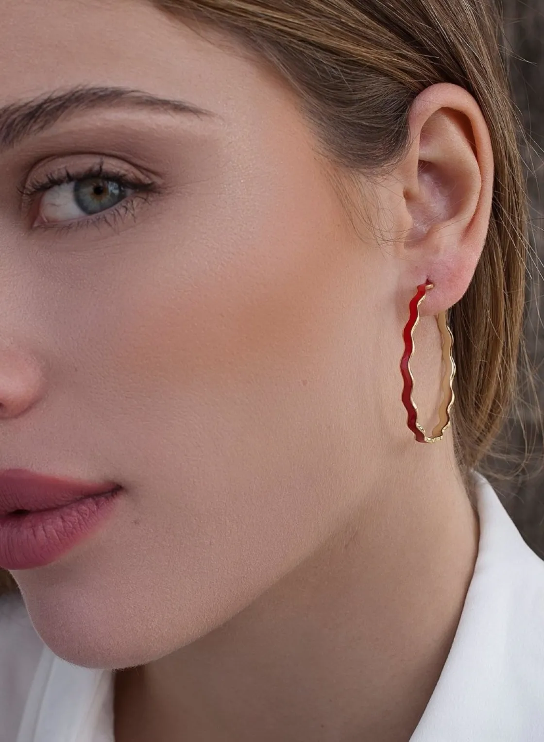 Pendientes Aro | LINEARGENT Pendientes aros grandes diseño ondulado con esmalte rojo