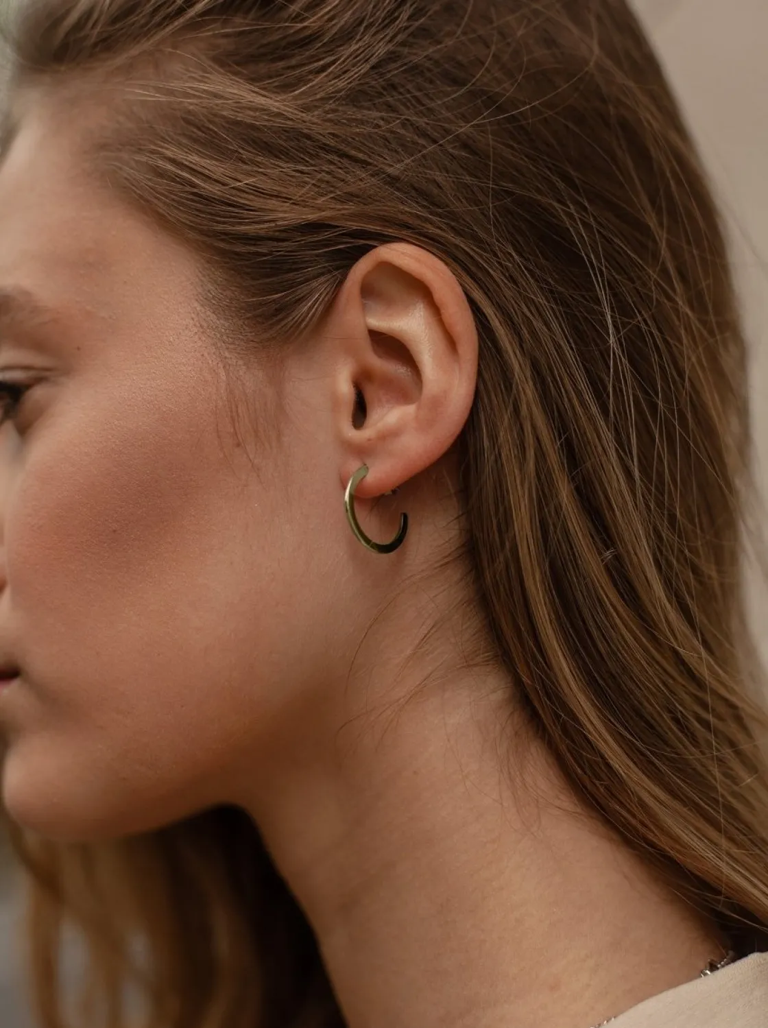 Pendientes Aro | LINEARGENT Pendientes aros medianos clásicos y elegantes estilo plano bañados en oro