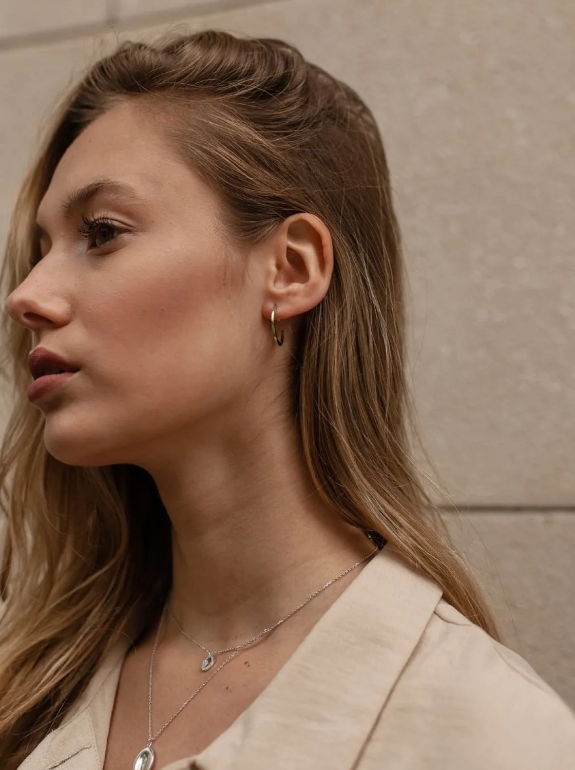 Pendientes Aro | LINEARGENT Pendientes aros medianos clásicos y elegantes estilo plano bañados en oro