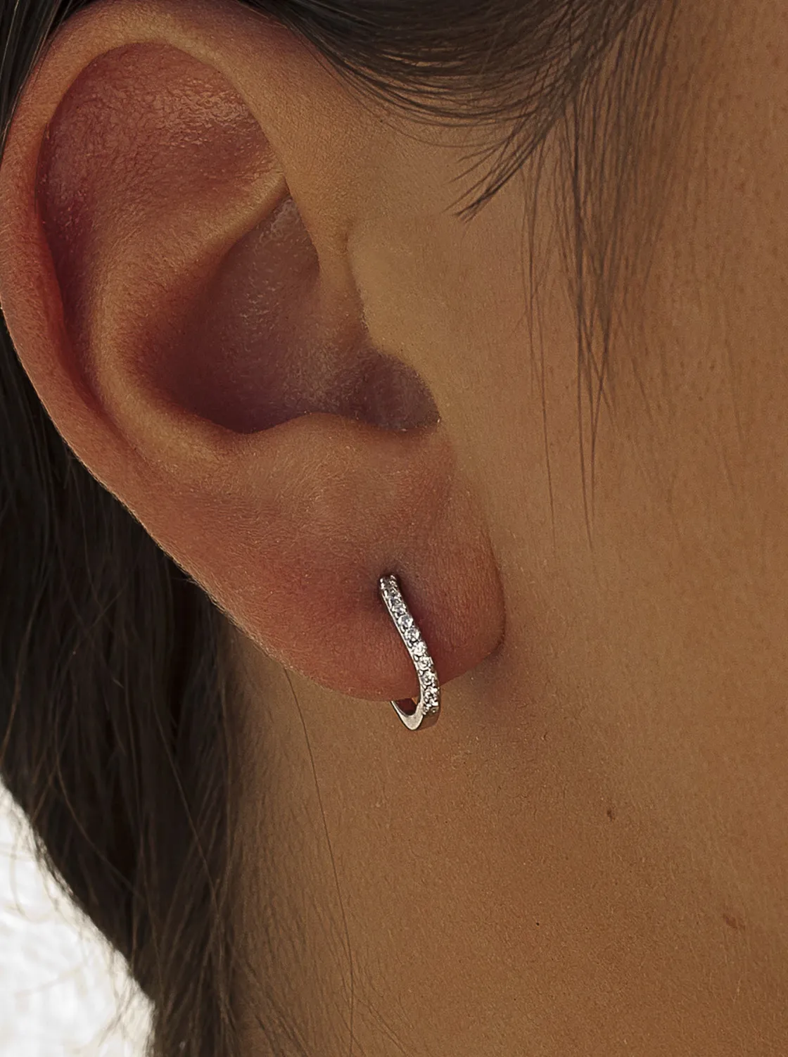 Pendientes Aro | LINEARGENT Pendientes aros muy pequeños diseño curvilíneo con circonitas