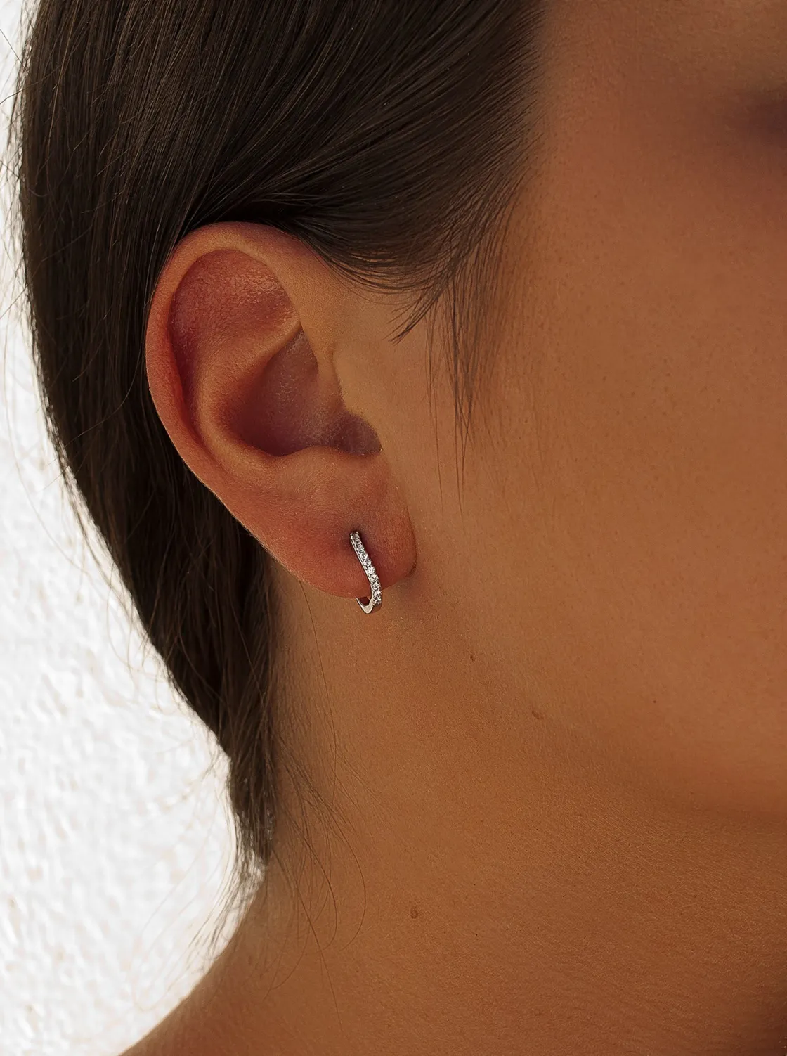Pendientes Aro | LINEARGENT Pendientes aros muy pequeños diseño curvilíneo con circonitas