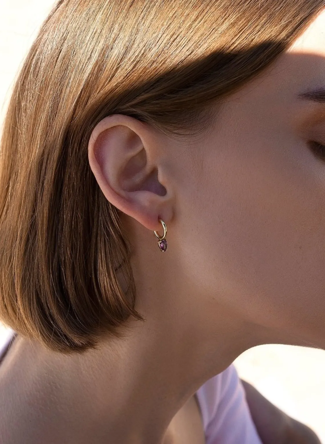Pendientes Aro | LINEARGENT Pendientes aros pequeños bañados en oro diseño cuarzo adamantino perilla rojiza