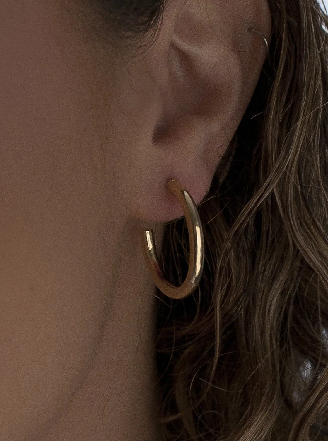 Pendientes Aro | LINEARGENT Pendientes aros pequeños bañados en oro diseño grueso clásicos y elegantes