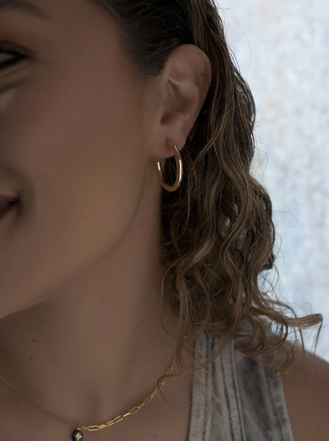 Pendientes Aro | LINEARGENT Pendientes aros pequeños bañados en oro diseño grueso clásicos y elegantes