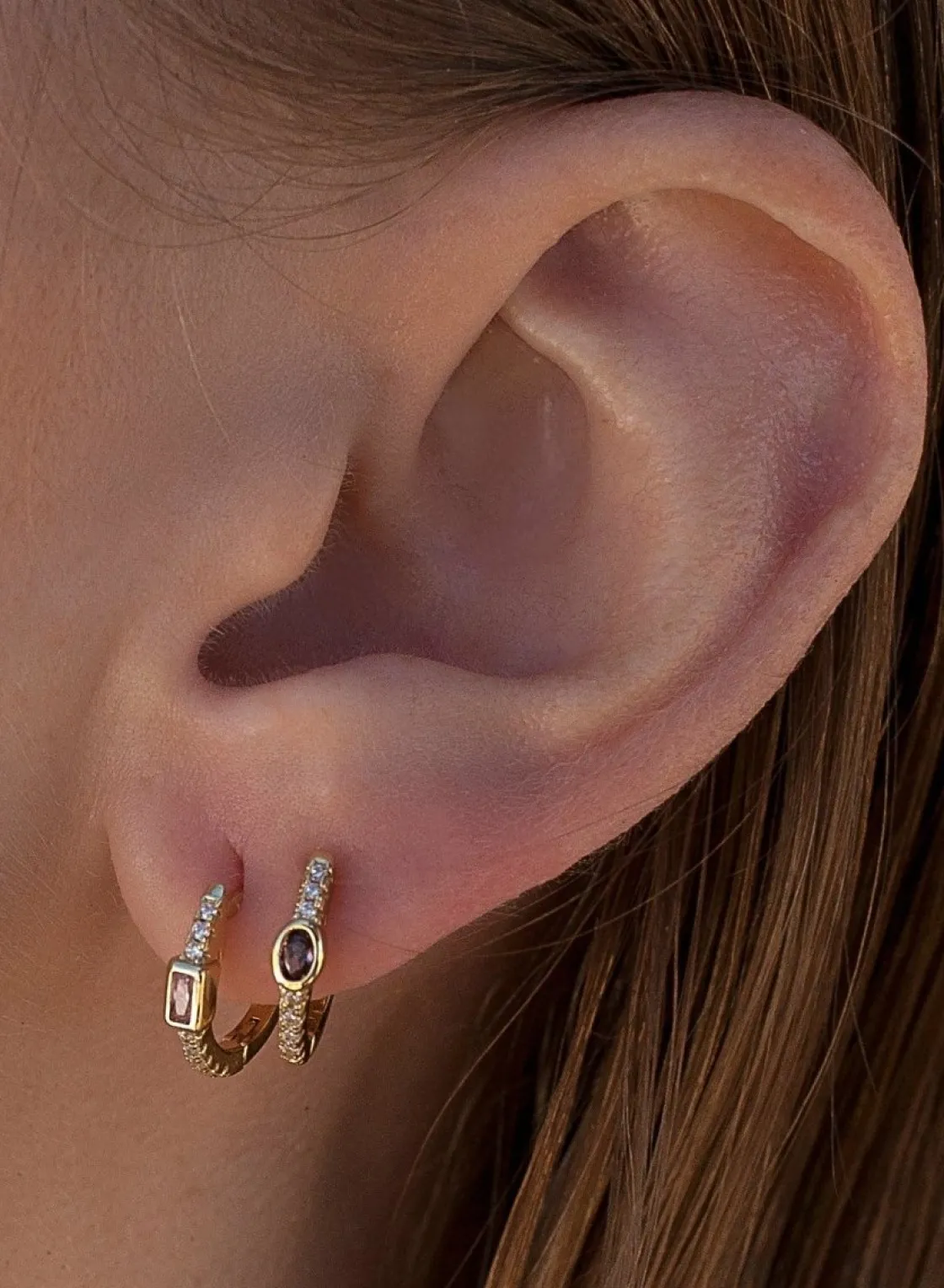 Pendientes Aro | LINEARGENT Pendientes aros pequeños bañados en oro talla ovalada con circonitas