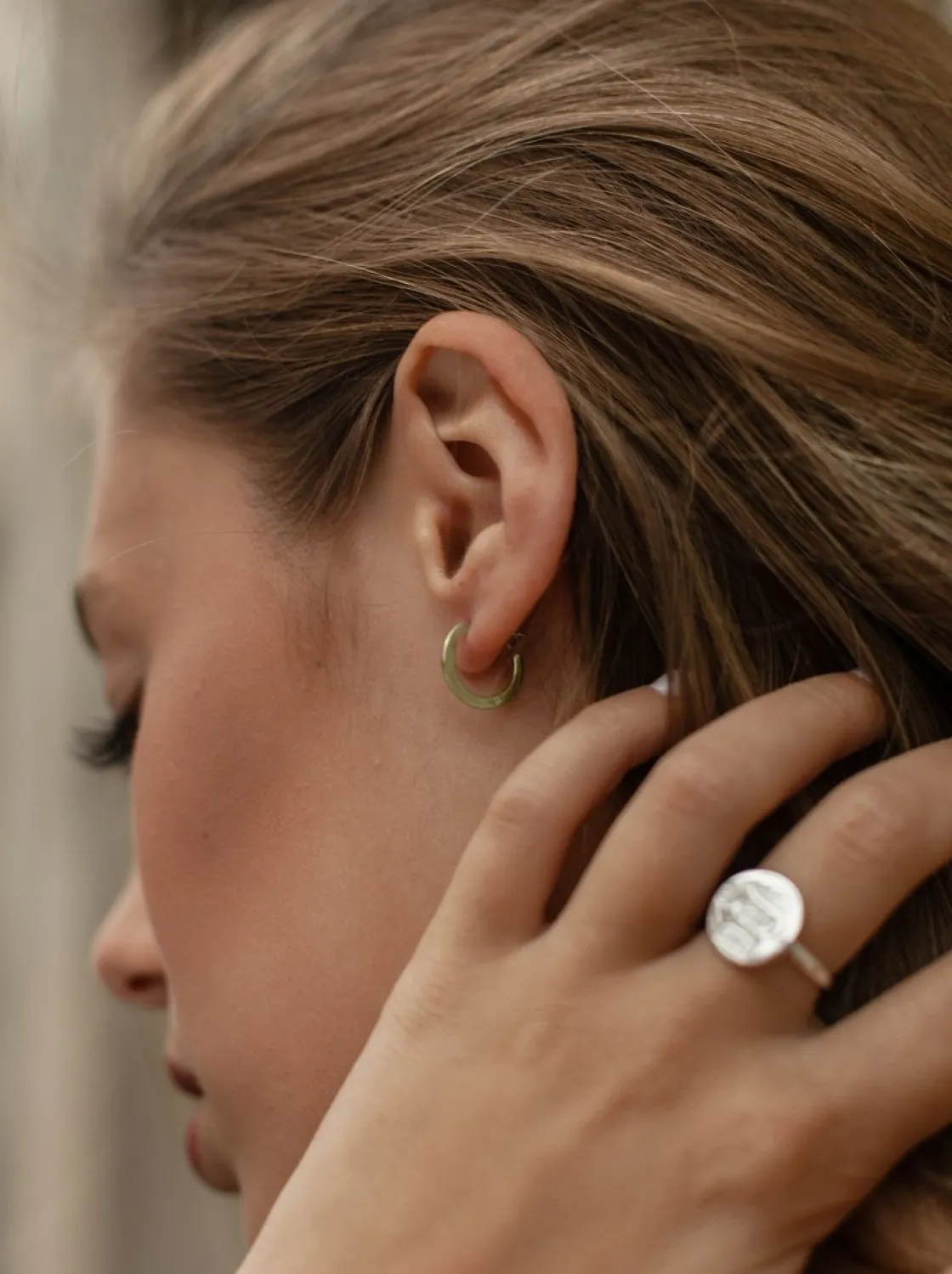 Pendientes Aro | LINEARGENT Pendientes aros pequeños clásicos y elegantes estilo plano bañados en oro