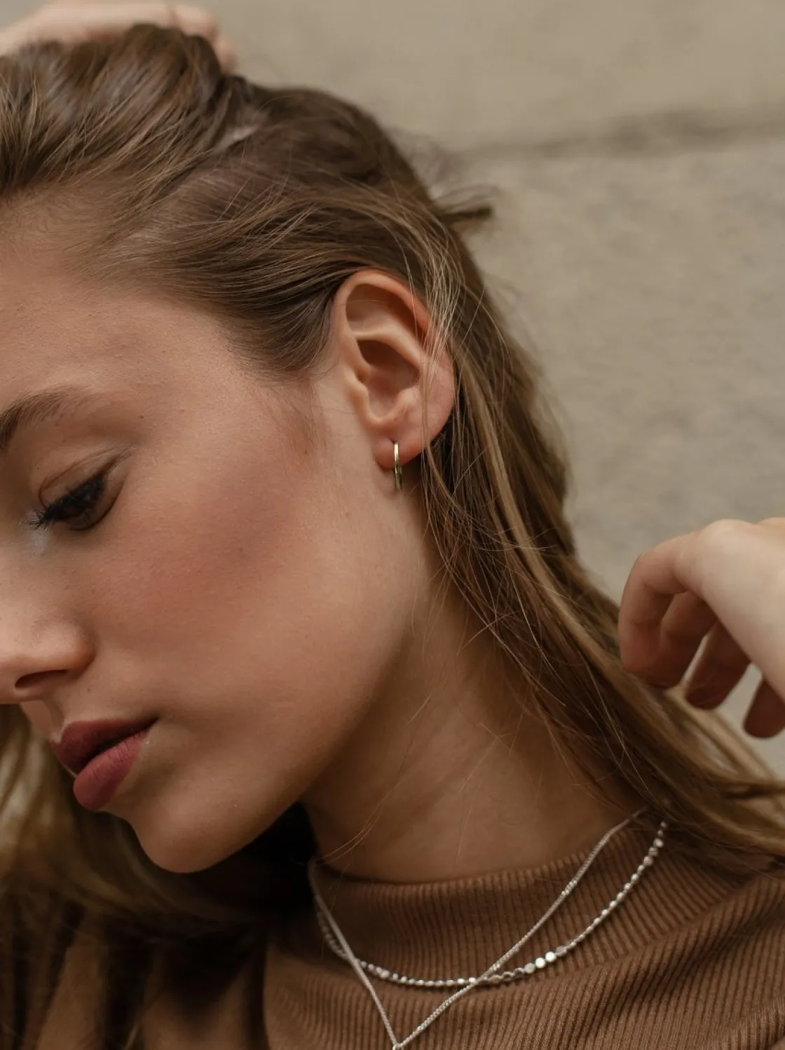 Pendientes Aro | LINEARGENT Pendientes aros pequeños clásicos y elegantes estilo plano bañados en oro