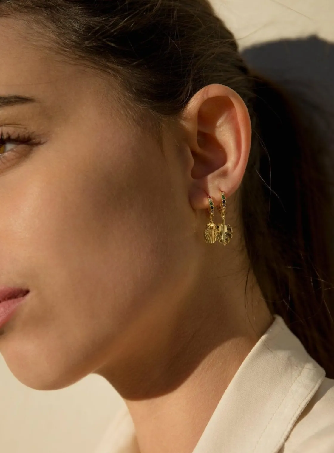 Pendientes Con Colgantes | Pendientes Aro | LINEARGENT Pendientes aros pequeños con colgante de mini concha