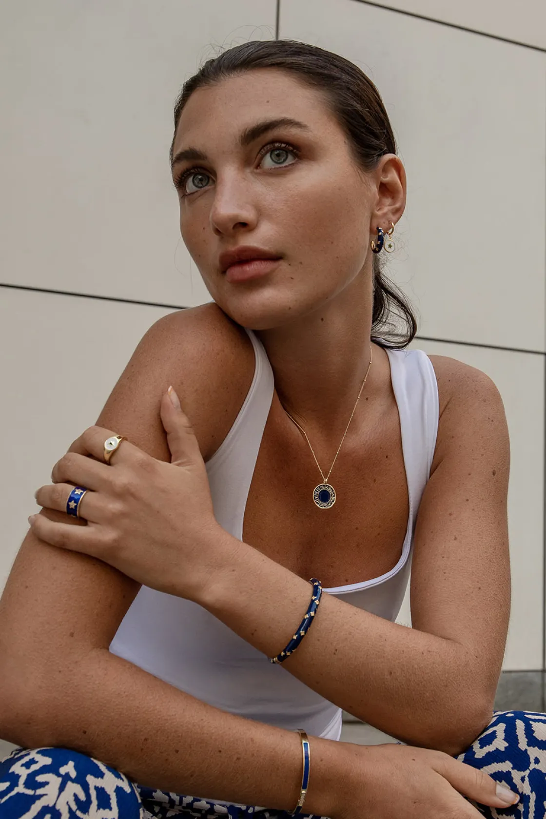 Pendientes Aro | LINEARGENT Pendientes aros pequeños con esmalte azul eléctrico