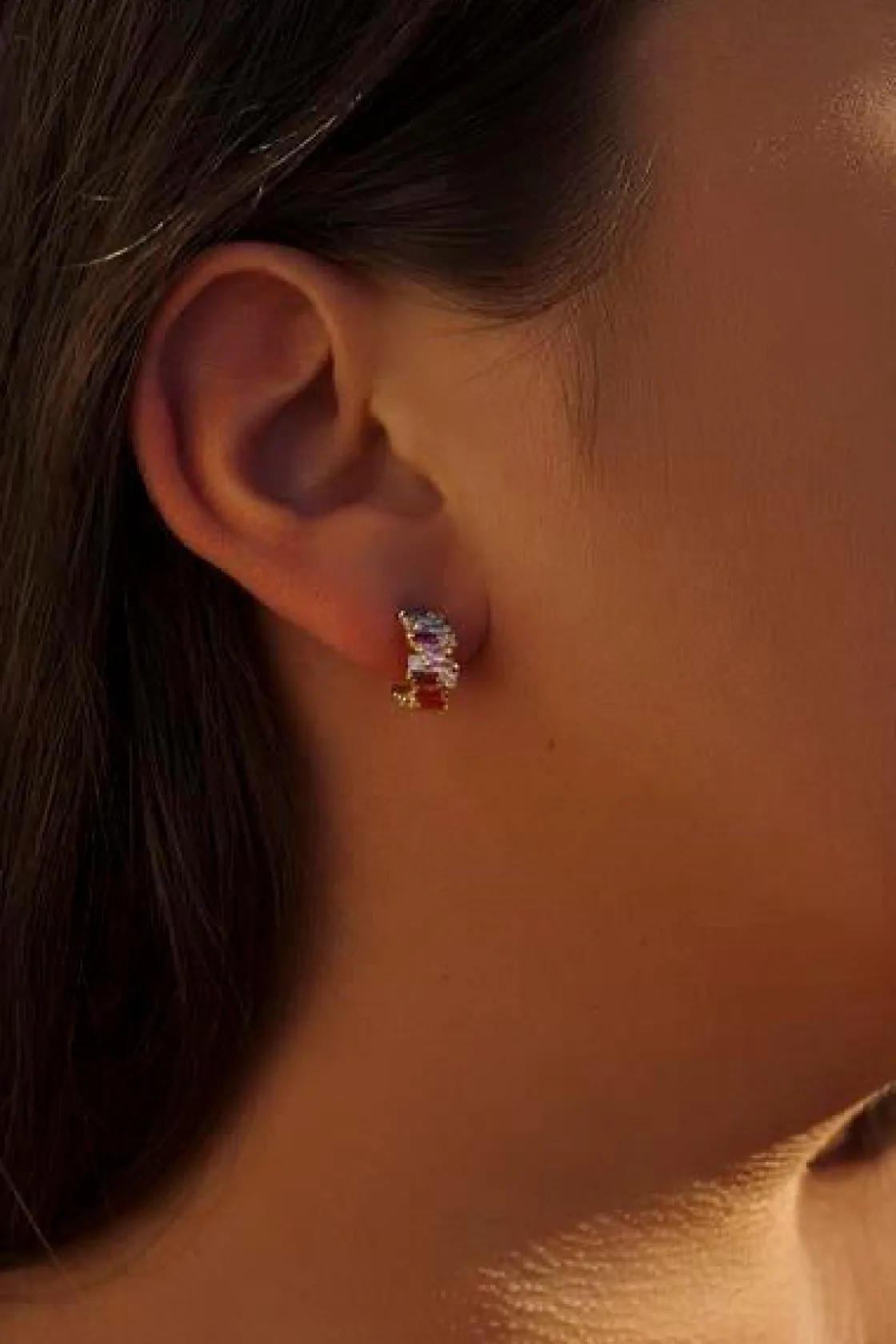 Pendientes De Piedras De Colores | Pendientes Pequeños | LINEARGENT Pendientes aros pequeños diseño banda central cuarzos adamantinos