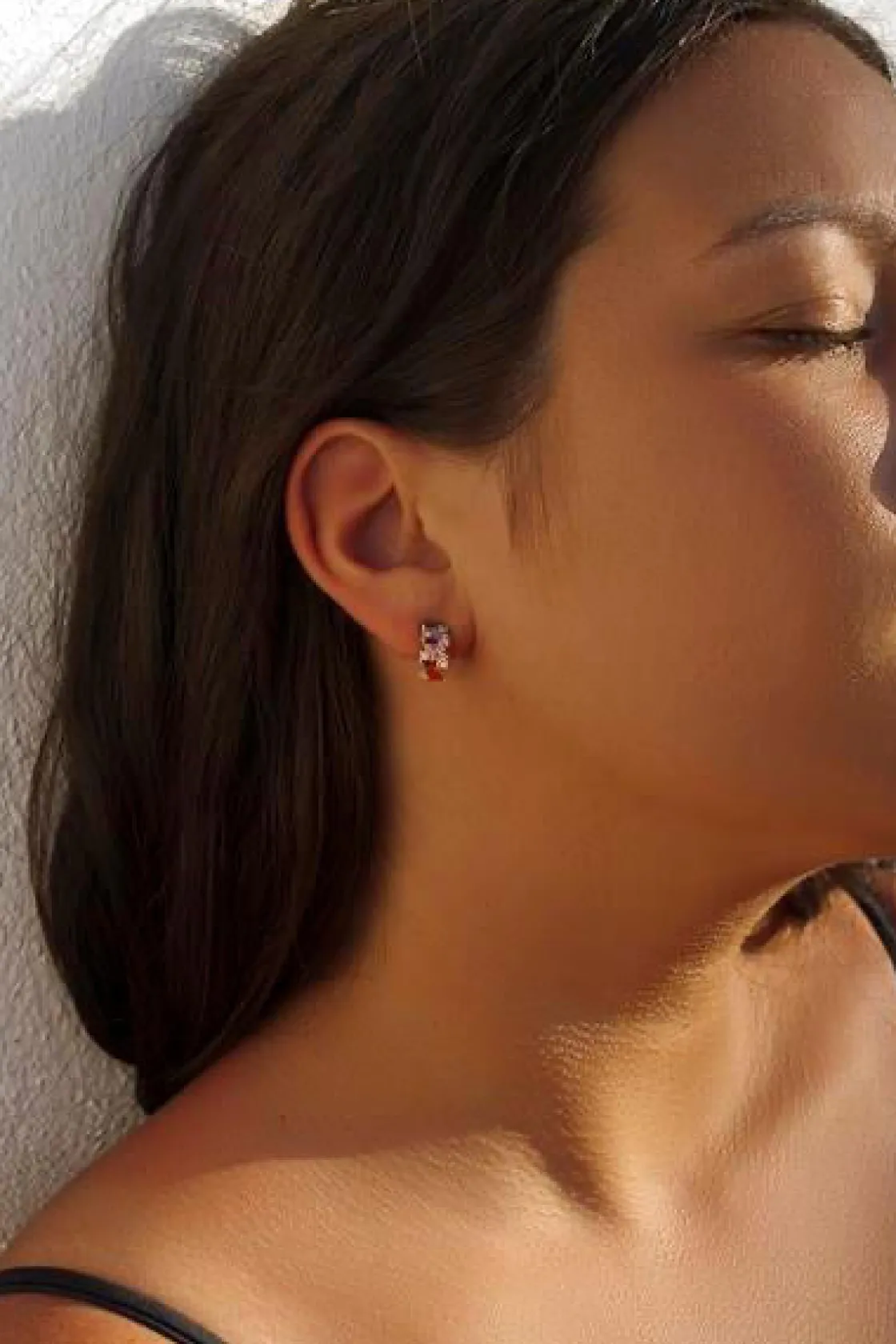Pendientes De Piedras De Colores | Pendientes Pequeños | LINEARGENT Pendientes aros pequeños diseño banda central cuarzos adamantinos