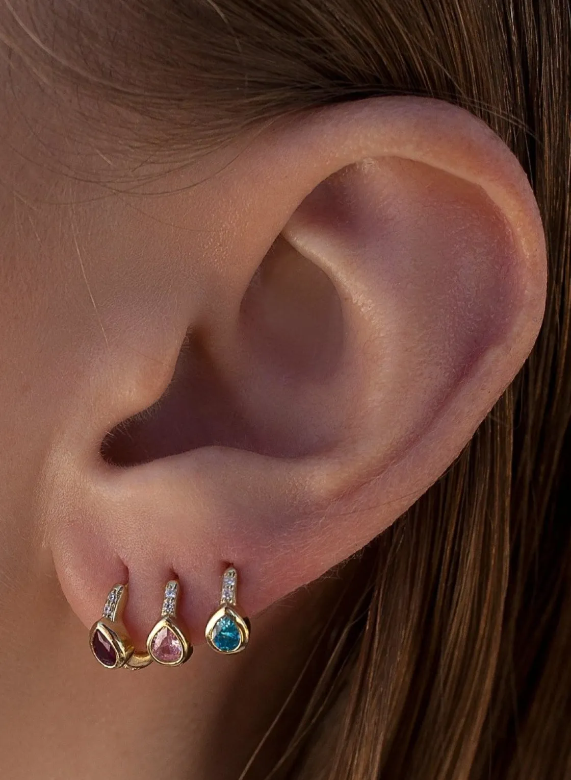 Pendientes Pequeños | LINEARGENT Pendientes aros pequeños diseño lágrima fucsia y circonitas
