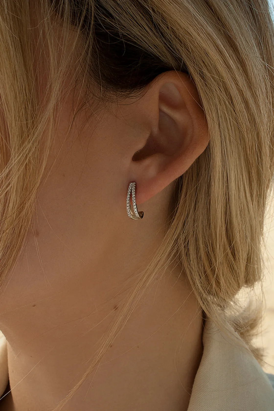 Pendientes Pequeños | Pendientes Aro | LINEARGENT Pendientes aros pequeños diseño raíl de circonitas doble