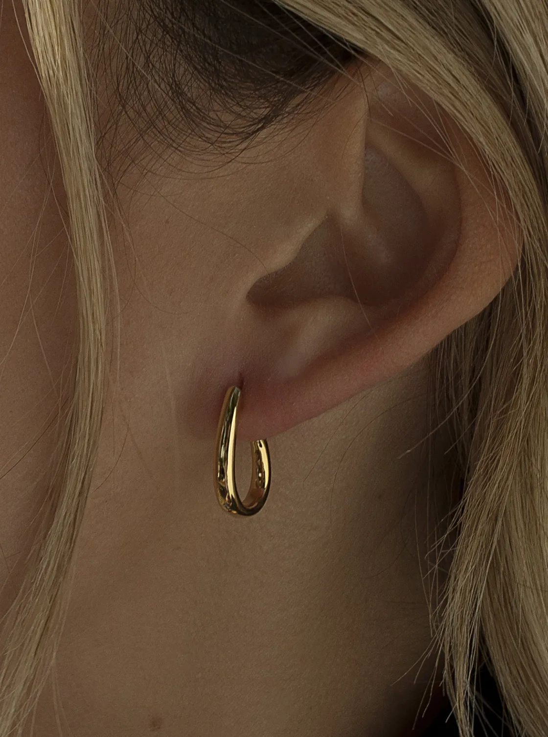 Pendientes Aro | LINEARGENT Pendientes aros pequeños diseño semiabierto y plata lisa bañada en oro